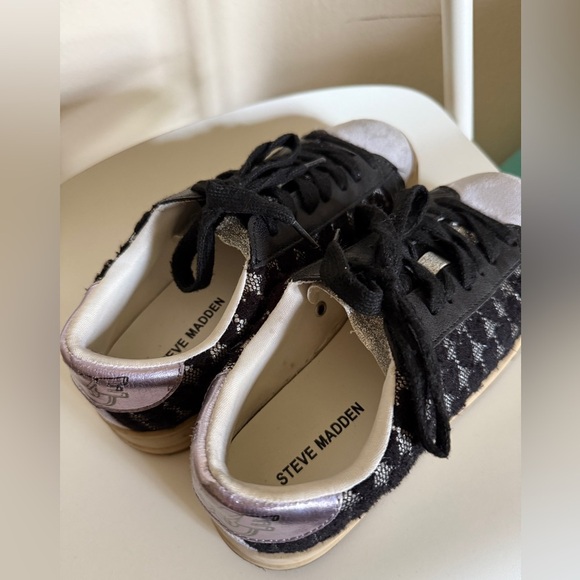 Steve Madden Kids Shoes with black lace/ US Size 4 - Picture 4 of 8